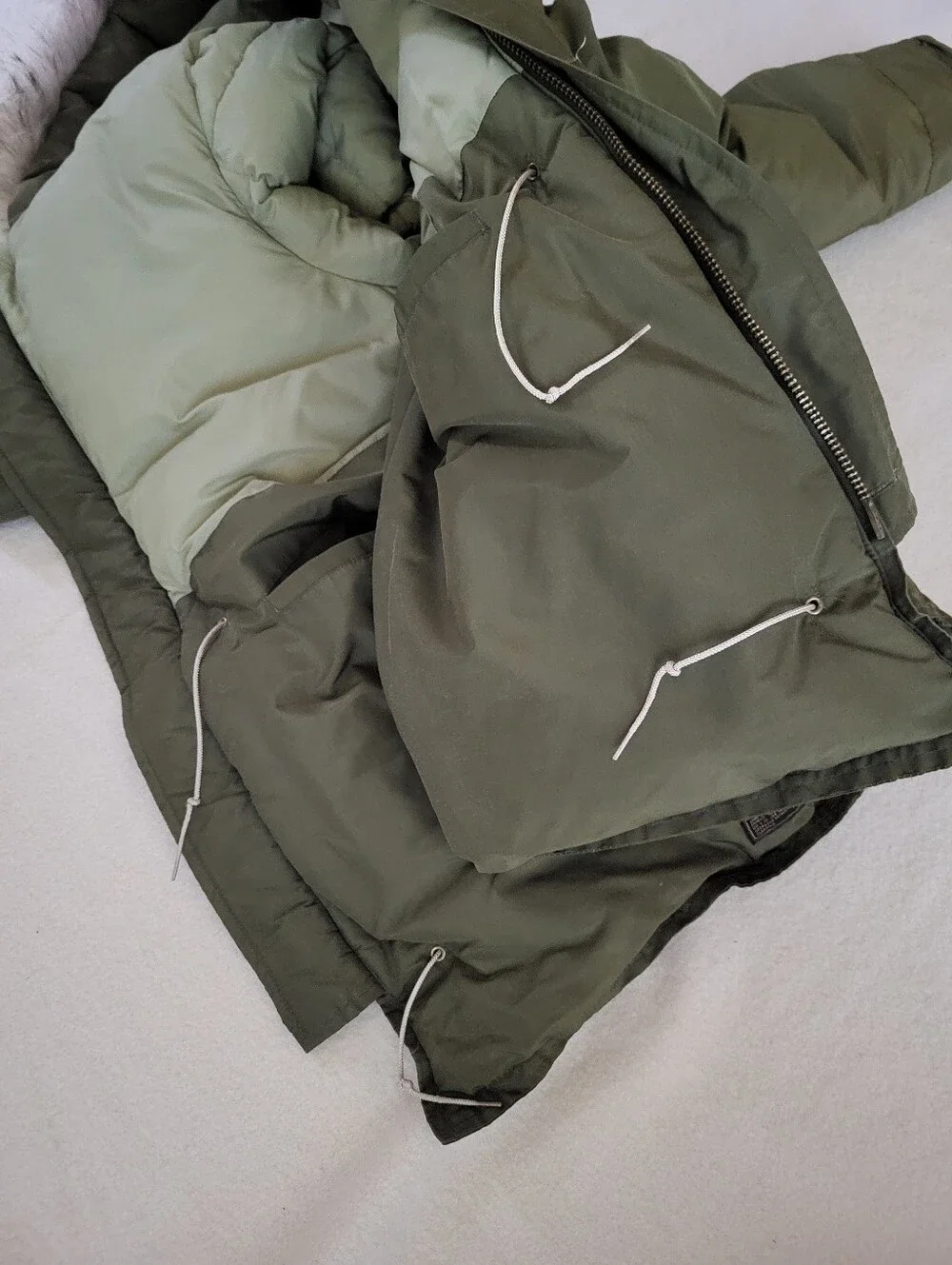 Vintage Eddie Bauer goose Down Coat, Men's Size Medium, Fur trim around the Hood